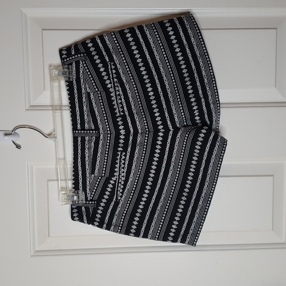 loft Tribal Print Jacquard Shorts Size 0 - Picture 4 of 7